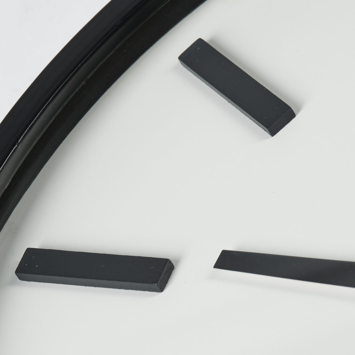 Derby 24" Round Oversize Modern Wall Clock from Mercana - Luna Furniture