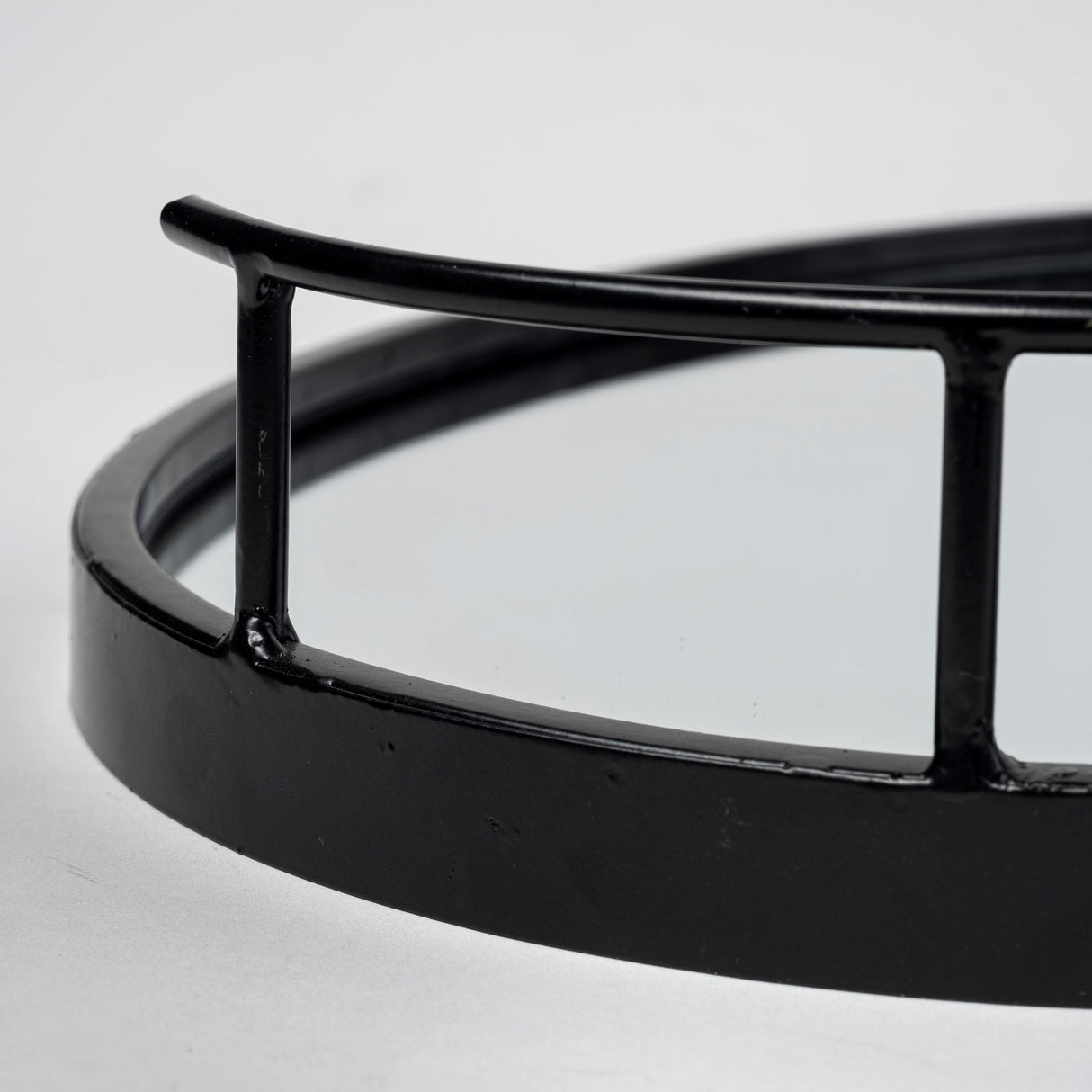 Ansel 20L x 14W Black Metal Mirrored Bottom Oval Serving Tray from Mercana - Luna Furniture