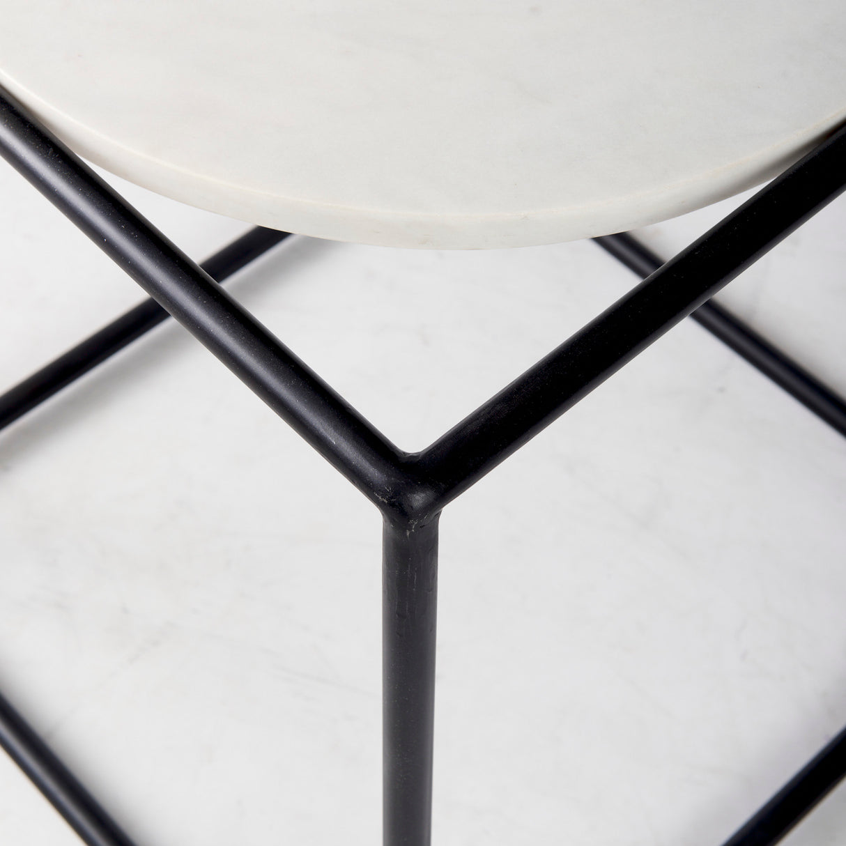 Austen 20L x 20W x 22H Round White Marble Top W/ Black Metal Frame Side Table from Mercana - Luna Furniture