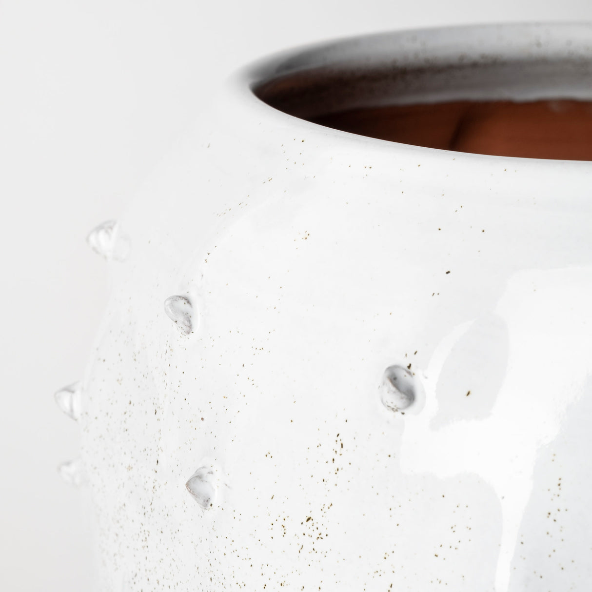 Julian Large Glossy White Ceramic Spoked Vase from Mercana - Luna Furniture