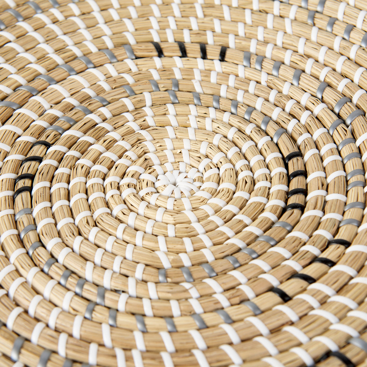 Avel 18.0L x 18.0W x 3.0H Light Brown Seagrass W/Dark Brown String Round Wall Hanging Plate from Mercana - Luna Furniture