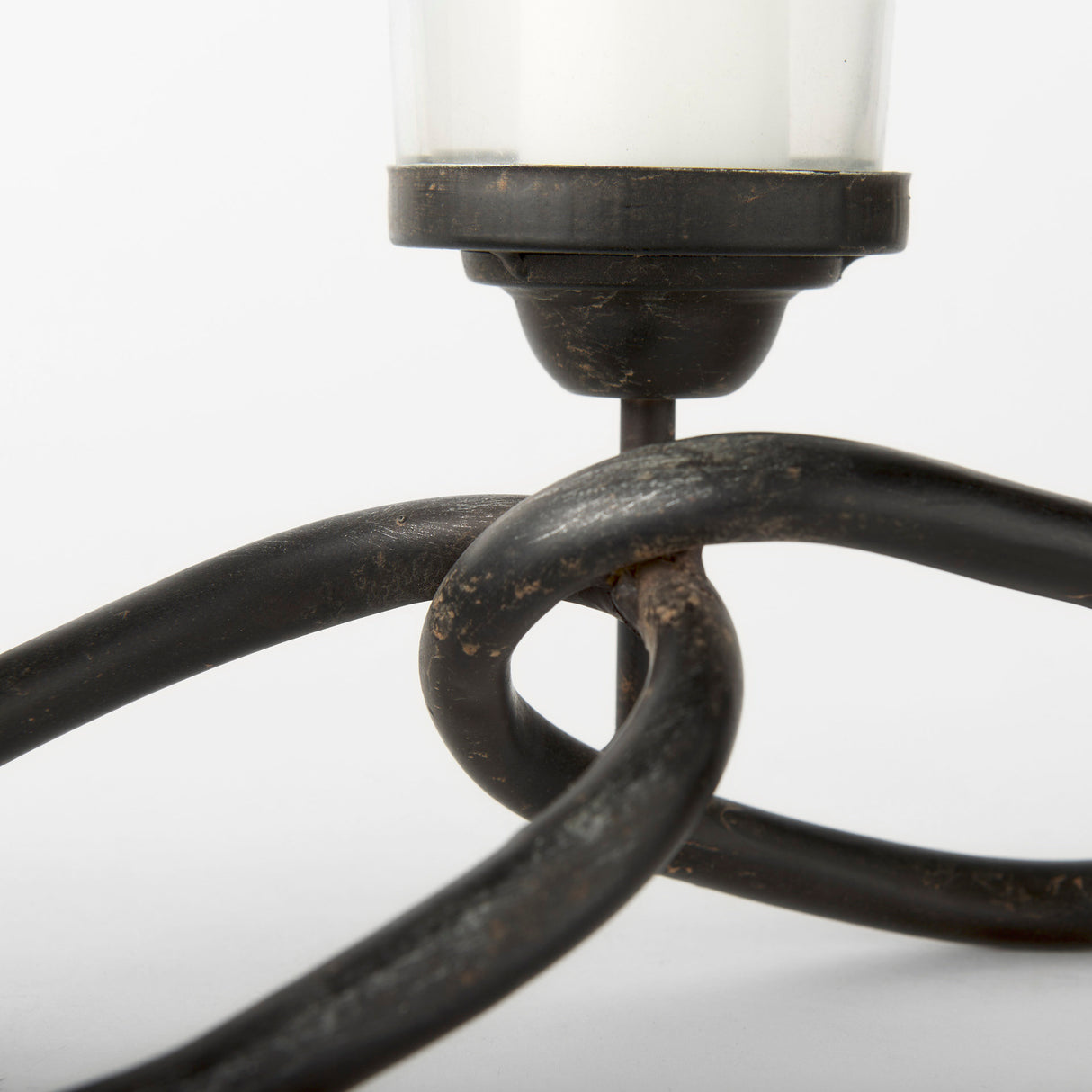 Quito Black Metal Chain-Link Five Candle Table Candle Holder from Mercana - Luna Furniture