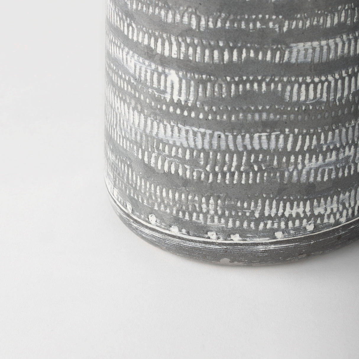 Serena I 8H Small Gray/White Textured Metal Jug from Mercana - Luna Furniture