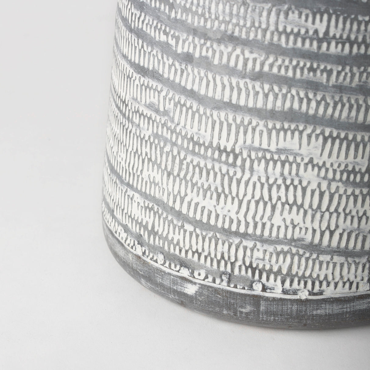 Serena II 11.2H Large Gray/White Textured Metal Jug from Mercana - Luna Furniture