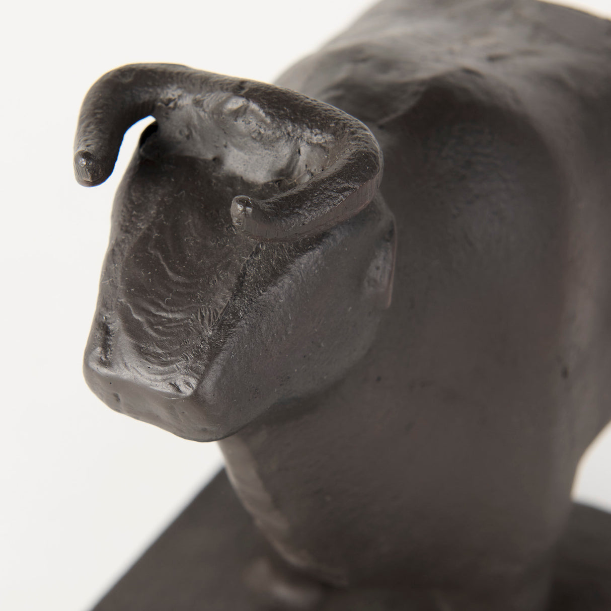 Taurus III (Set of 2) 9L x 4W Black Cast Aluminum Bull Bookends from Mercana - Luna Furniture
