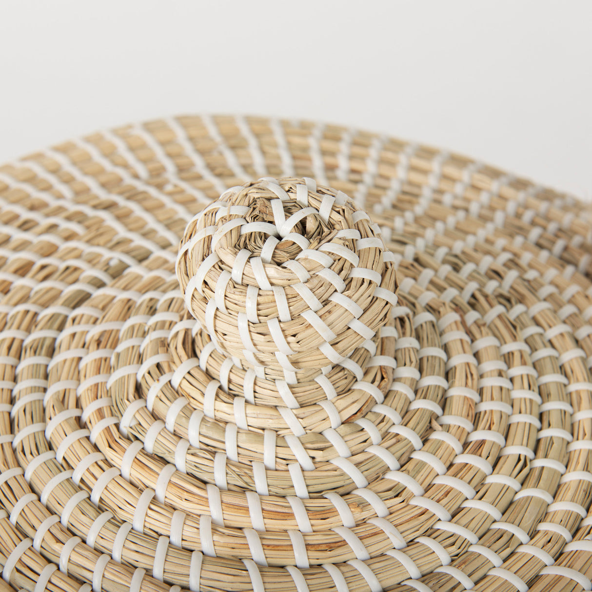 Olivia 15.7L x 15.7W x 17.3H Set of 3 Beige Seagrass Basket W/Lid and Handles from Mercana - Luna Furniture