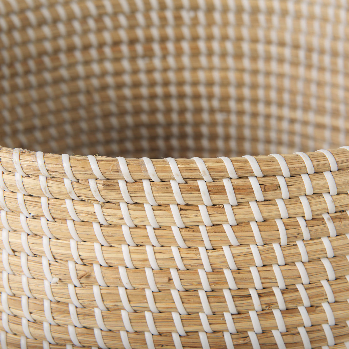Olivia 15.7L x 15.7W x 17.3H Set of 3 Beige Seagrass Basket W/Lid and Handles from Mercana - Luna Furniture