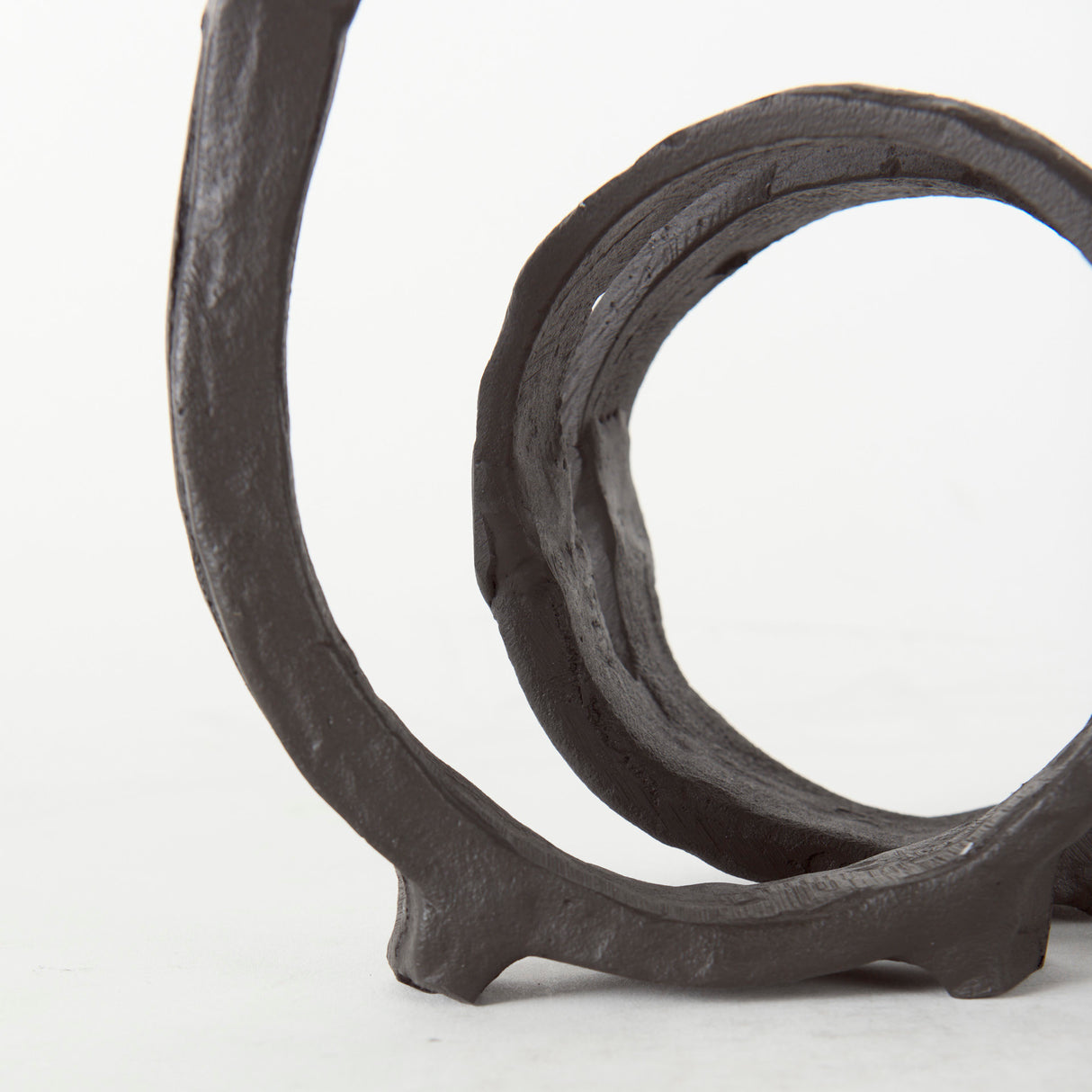 Stanislaw II Black Metal Infinite Ribbon Sculpture from Mercana - Luna Furniture