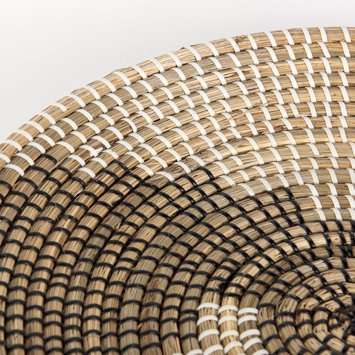 Luna 18.0L x 18.0W x 3.0H Large Light Brown Seagrass Round Wall Hanging Plate from Mercana - Luna Furniture