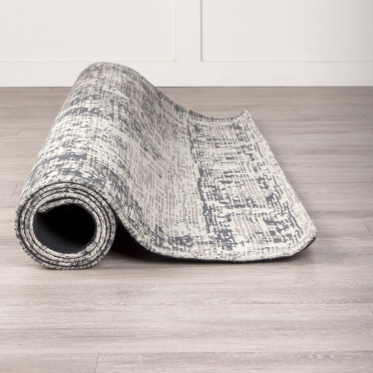 Greyson 96.0L x 60.0W x 0.4H Gray Area Rug from Mercana - Luna Furniture