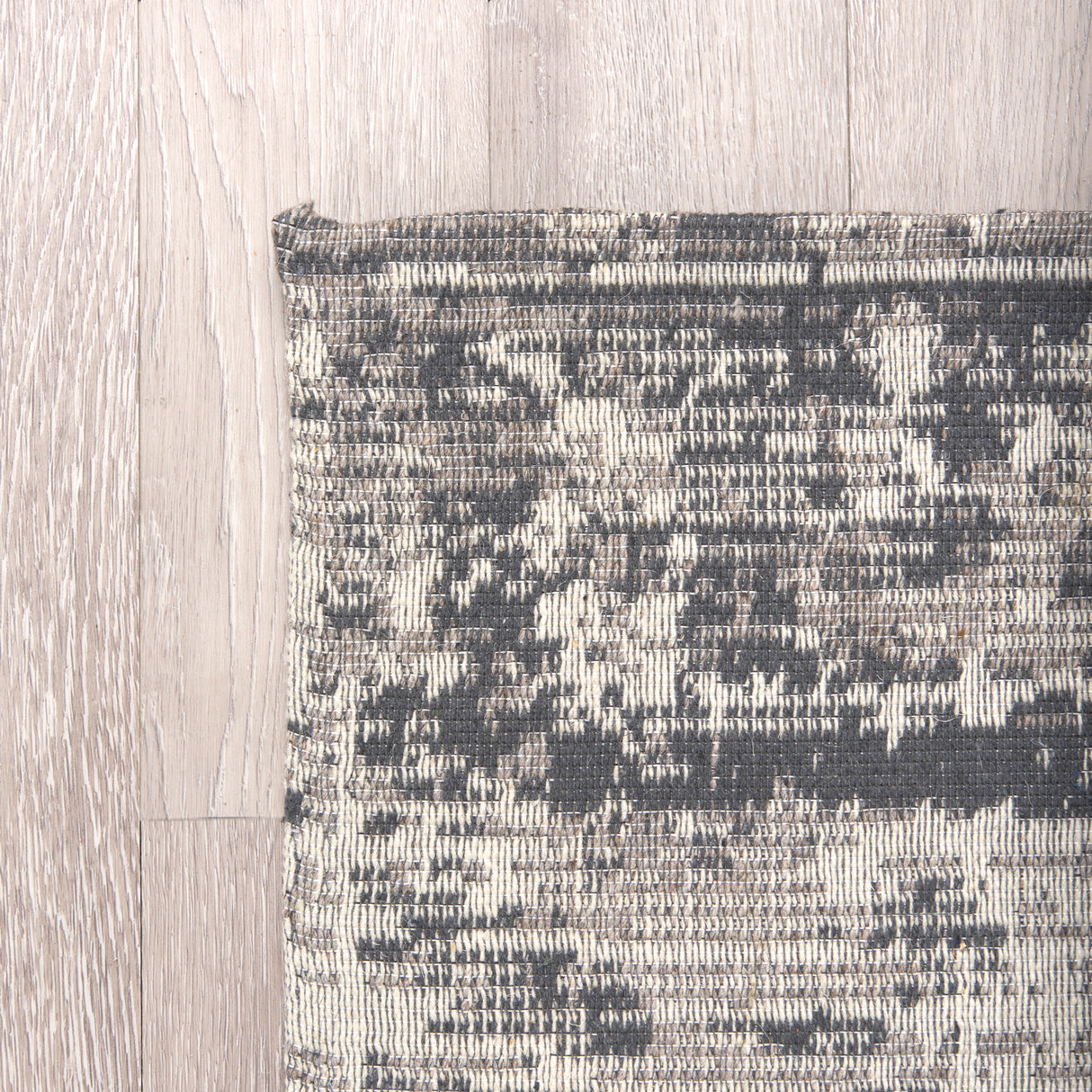 Greyson 96.0L x 60.0W x 0.4H Gray Area Rug from Mercana - Luna Furniture