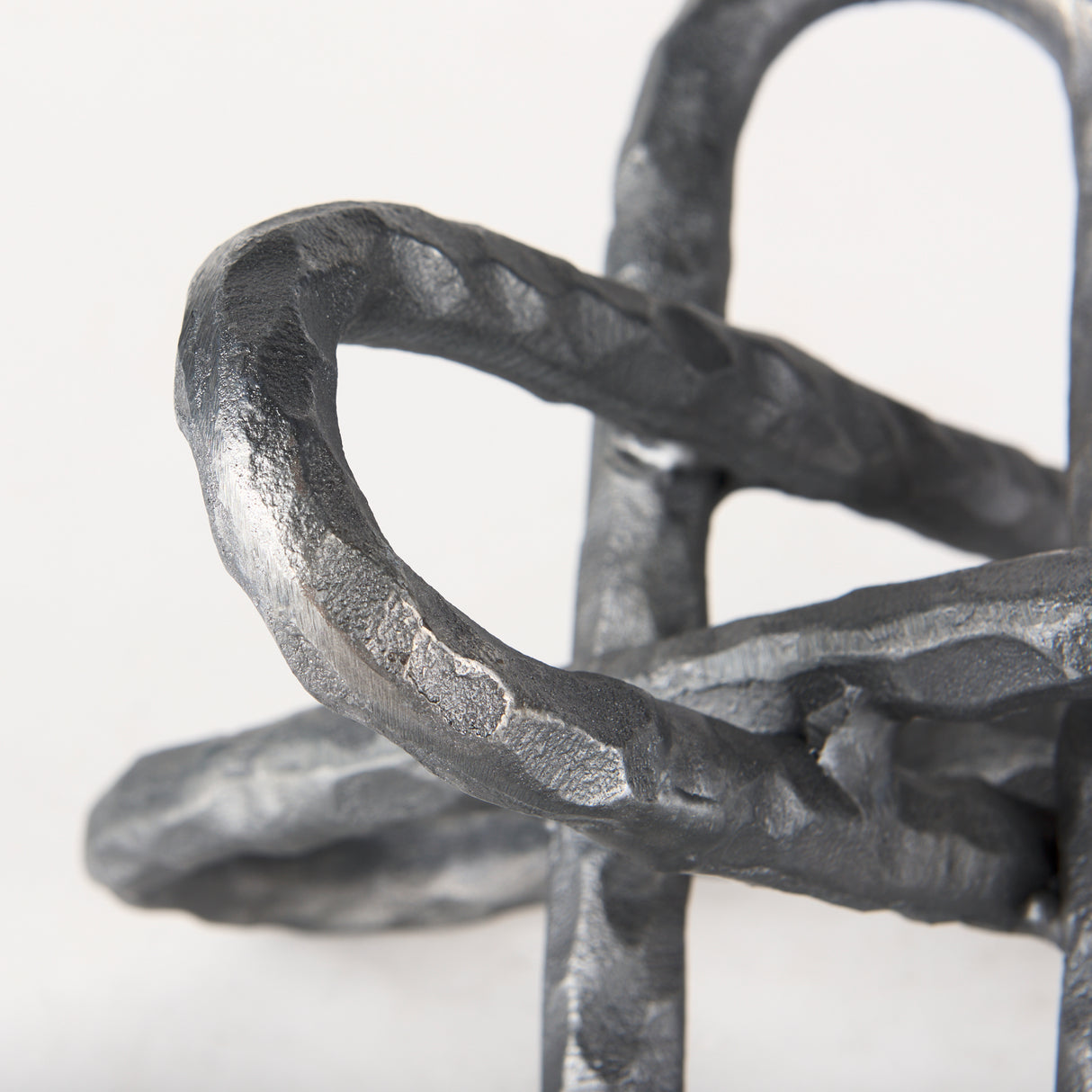 Wilhelm II (Large) 10L x 10W Silver Metal Link Decor Object from Mercana - Luna Furniture