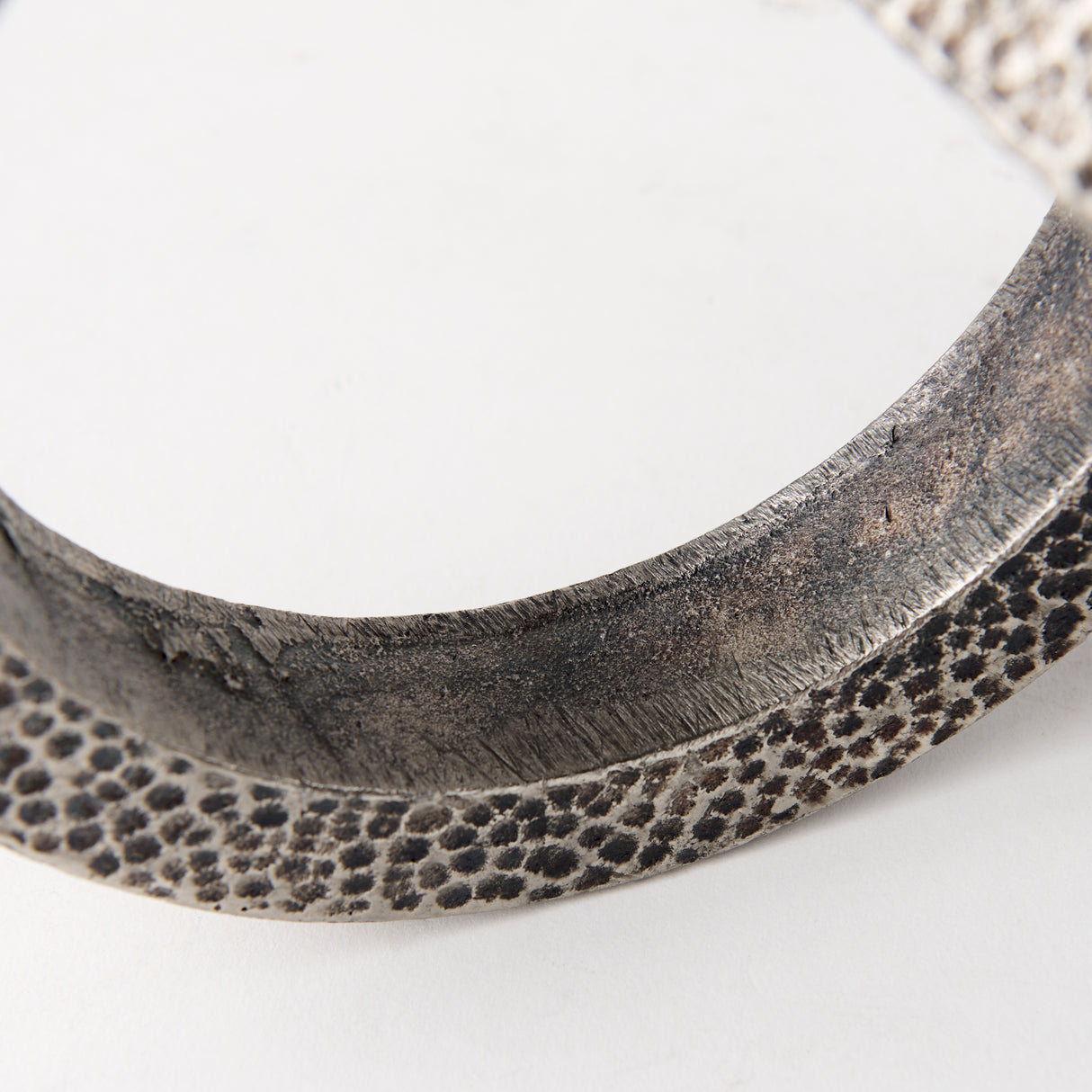 Rafiki Two Blackened Silver Hammered Finish Metal Conjoined Circles from Mercana - Luna Furniture