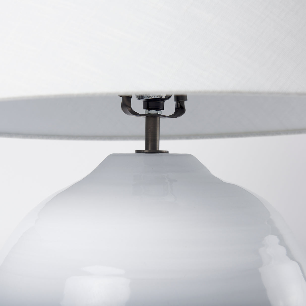 Mehdi White Ceramic Table Lamp from Mercana - Luna Furniture