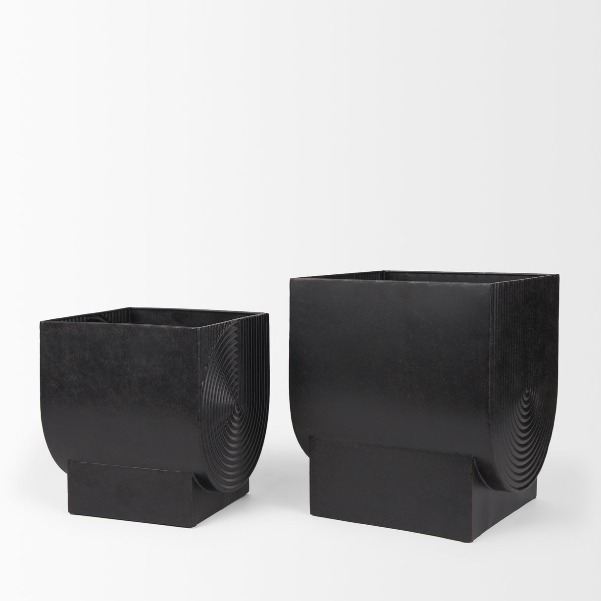 Medina Antiqued Black Metal Planters (Set of 2) from Mercana - Luna Furniture