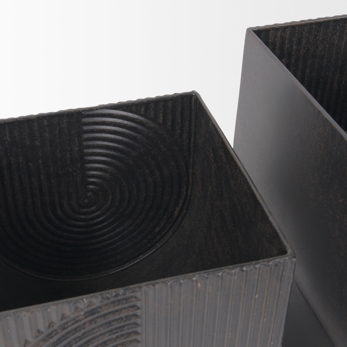 Medina Antiqued Black Metal Planters (Set of 2) from Mercana - Luna Furniture