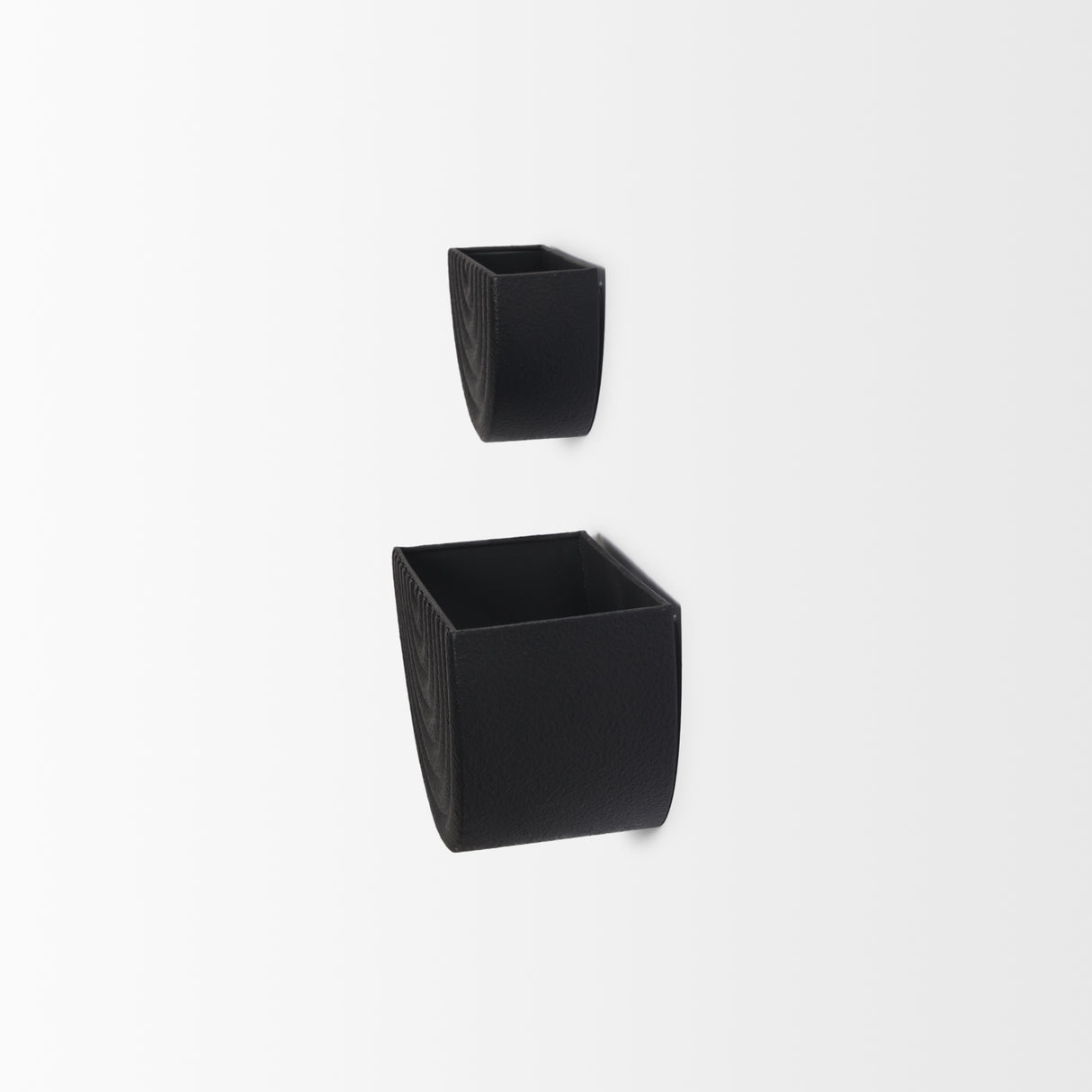 Shilo Matte Black Metal Hanging Wall Planter (Set of 2) from Mercana - Luna Furniture