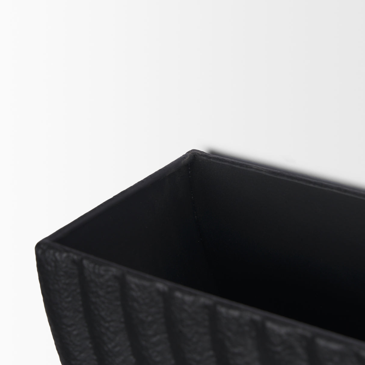 Shilo Matte Black Metal Hanging Wall Planter (Set of 2) from Mercana - Luna Furniture