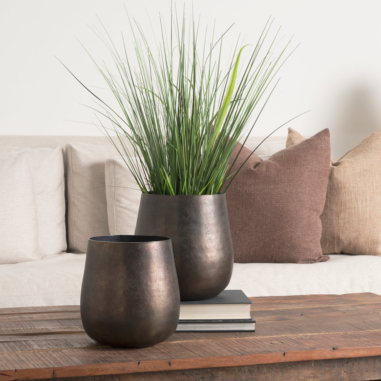 Quade Small Gold Metal Planter from Mercana - Luna Furniture