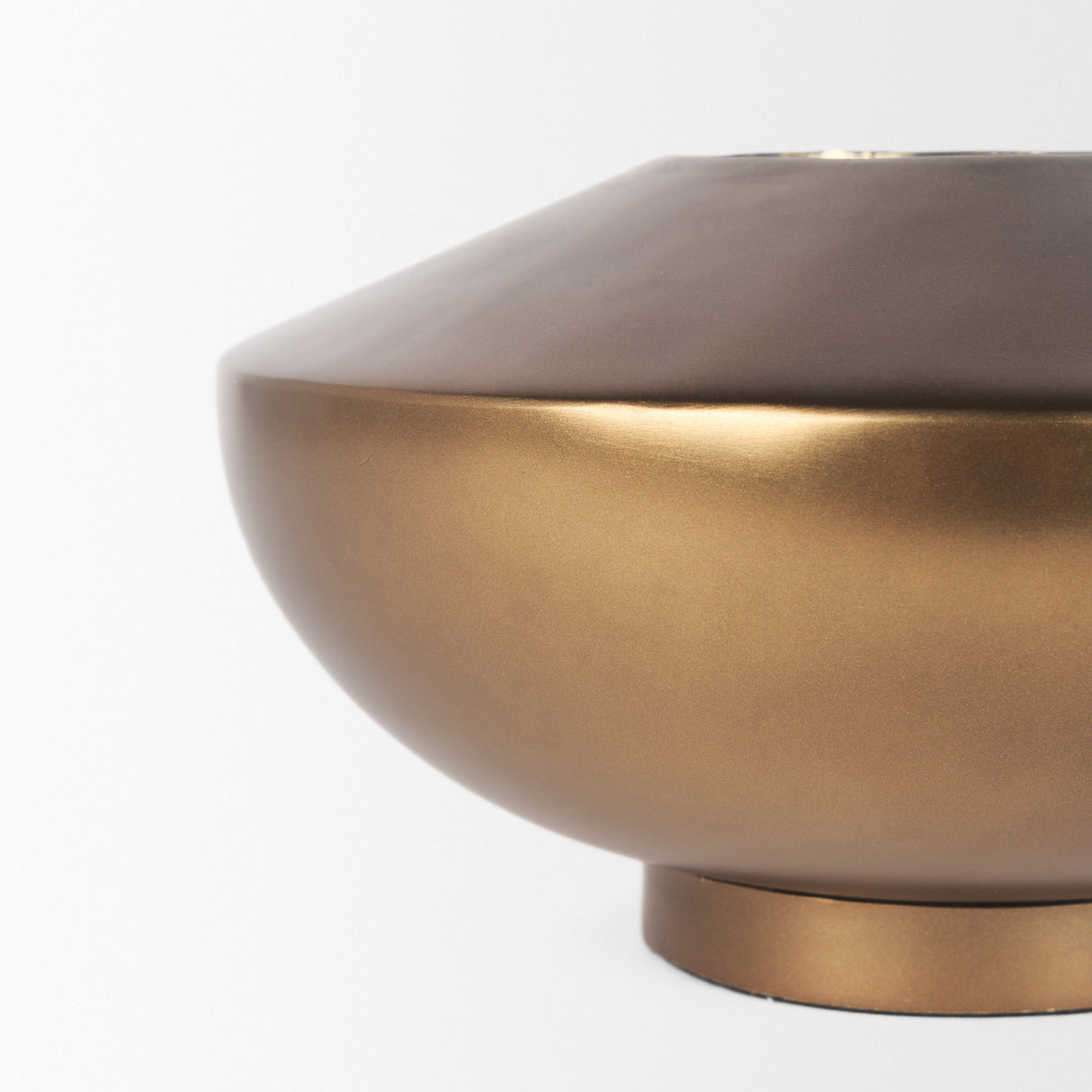 Quiana Large Gold Metal Vase from Mercana - Luna Furniture