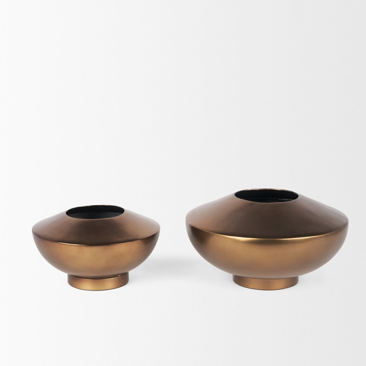 Quiana Medium Textured Gold Metal Vase from Mercana - Luna Furniture