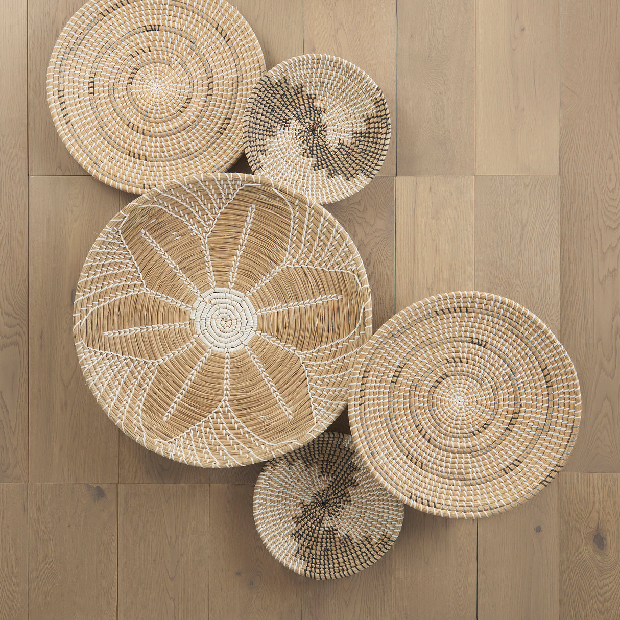 Avel 18.0L x 18.0W x 3.0H Light Brown Seagrass W/Dark Brown String Round Wall Hanging Plate from Mercana - Luna Furniture