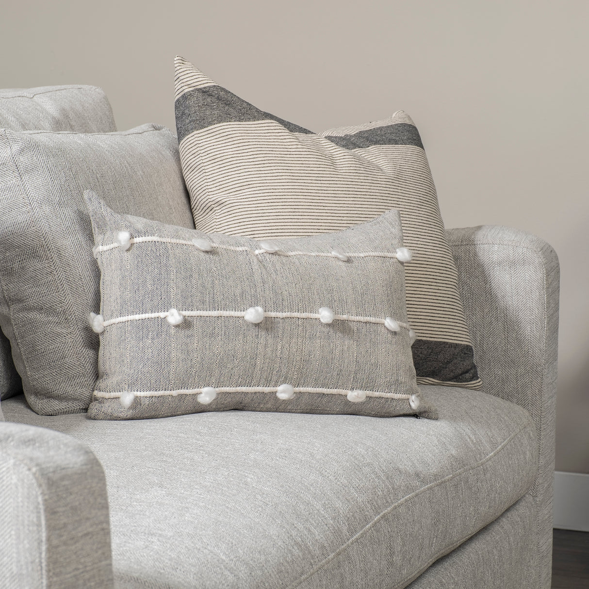 Linda 13x21 Navy And Cream With White Detail Pillow Cover w/Down Filler, Set of 2 from Mercana - Luna Furniture