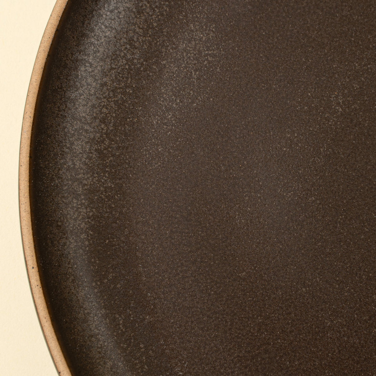 Rowe Dinner Plate, Espresso, Set of 4 from Mercana - Luna Furniture