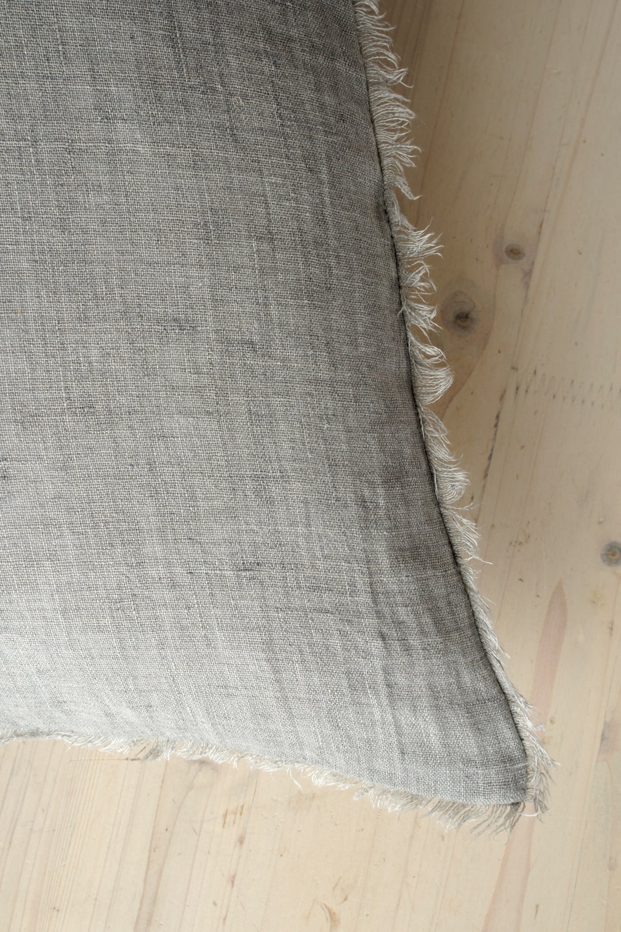 Lina 24x24 Linen Pillow Grey Cover w/Filler, Set of 2 from Mercana - Luna Furniture