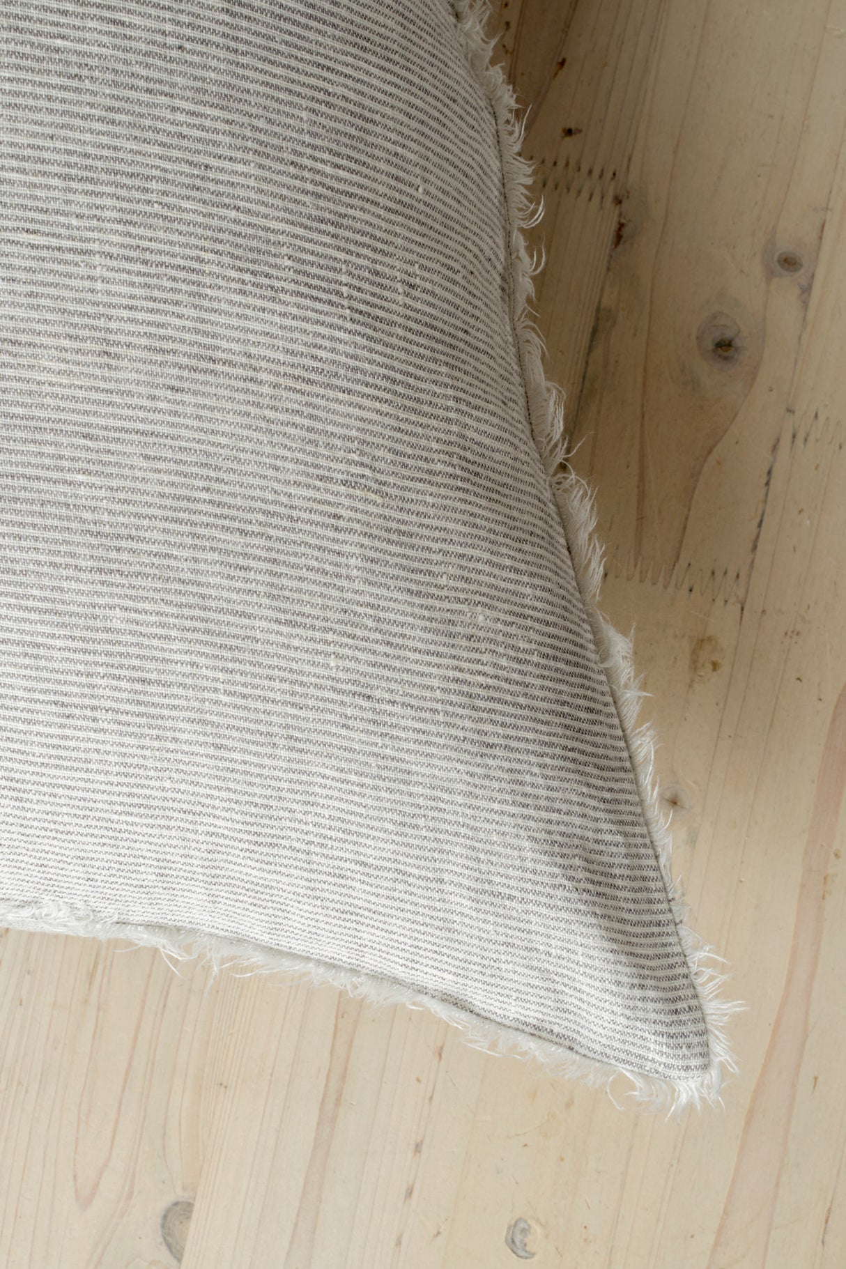 Lina 24x24 Linen Pillow Grey Cover w/Filler, Set of 2 from Mercana - Luna Furniture
