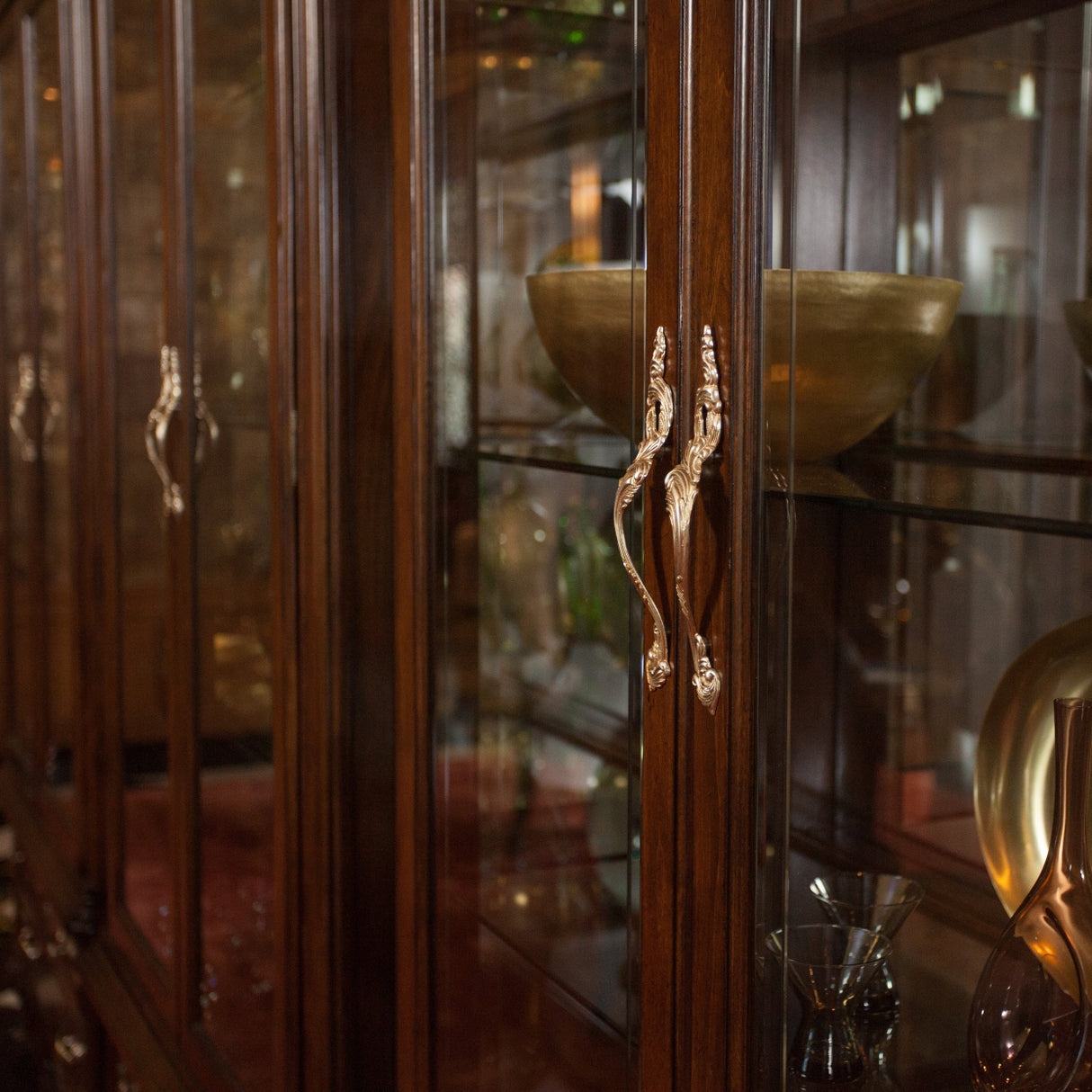 Platine De Royale L. Espresso Light Espresso Curio from Michael Amini - Luna Furniture