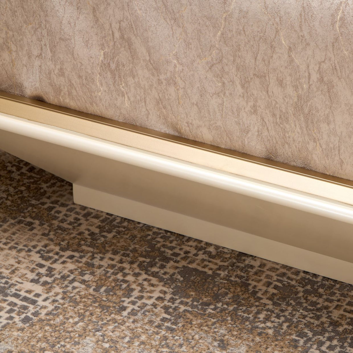 Fantosini Gold Gold Leaf Eastern King Fan Bed from Michael Amini - Luna Furniture