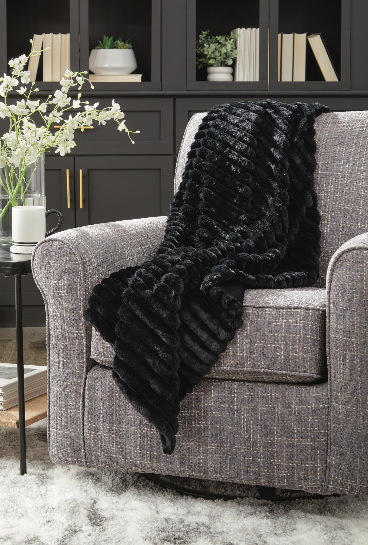 Alsonwell Black Throw