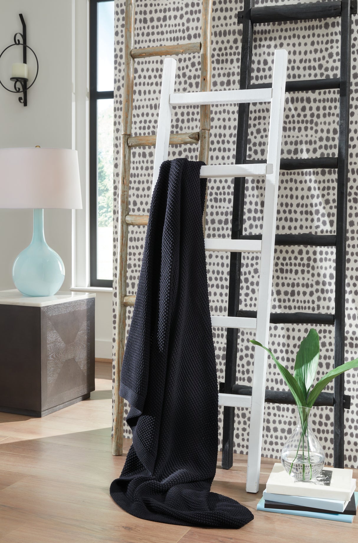 Gayelery Black Throw from Ashley Furniture - Luna Furniture