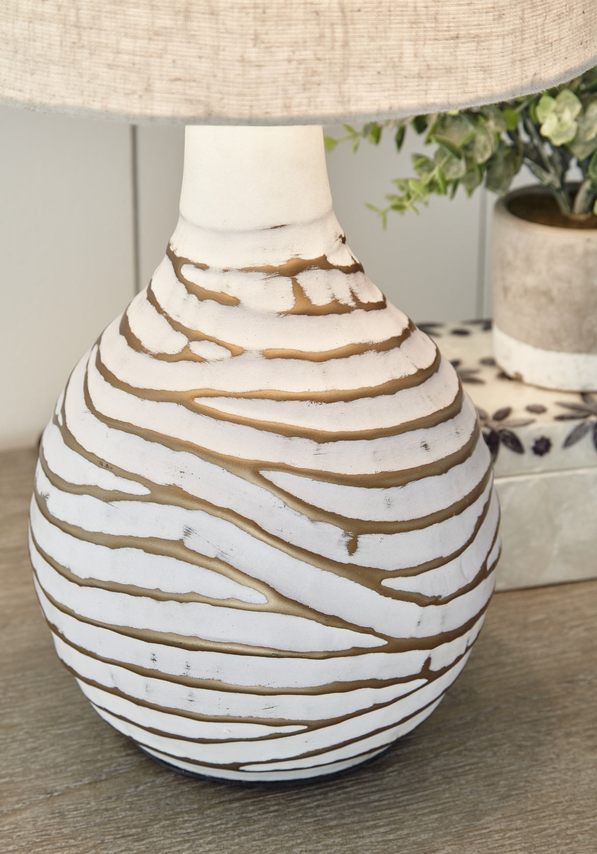 Aleela White/Gold Finish Table Lamp (Set of 2) from Ashley - Luna Furniture