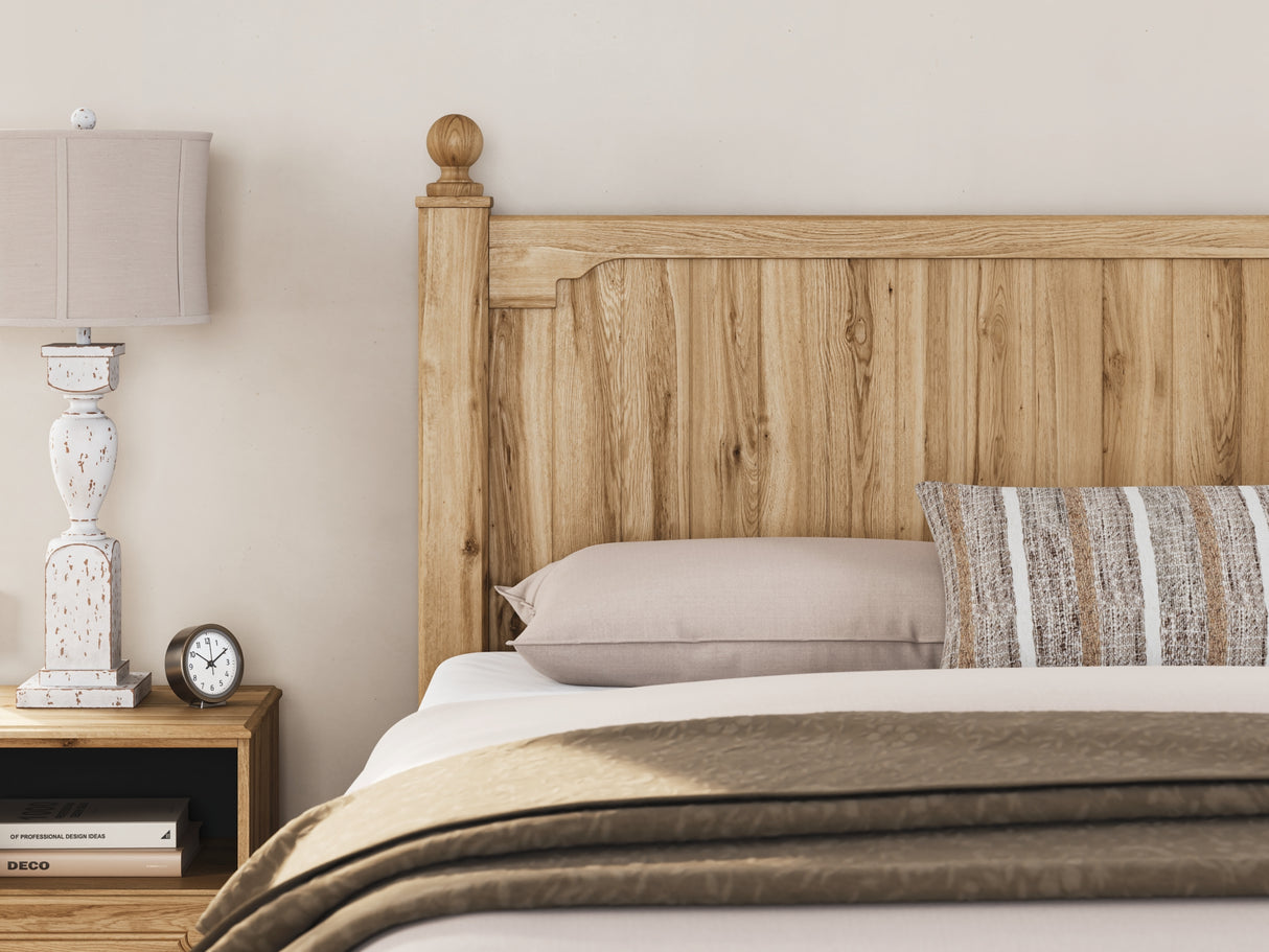 Aleaport Warm Brown King Panel Bed, Dresser, Mirror and Nightstand from Ashley - Luna Furniture