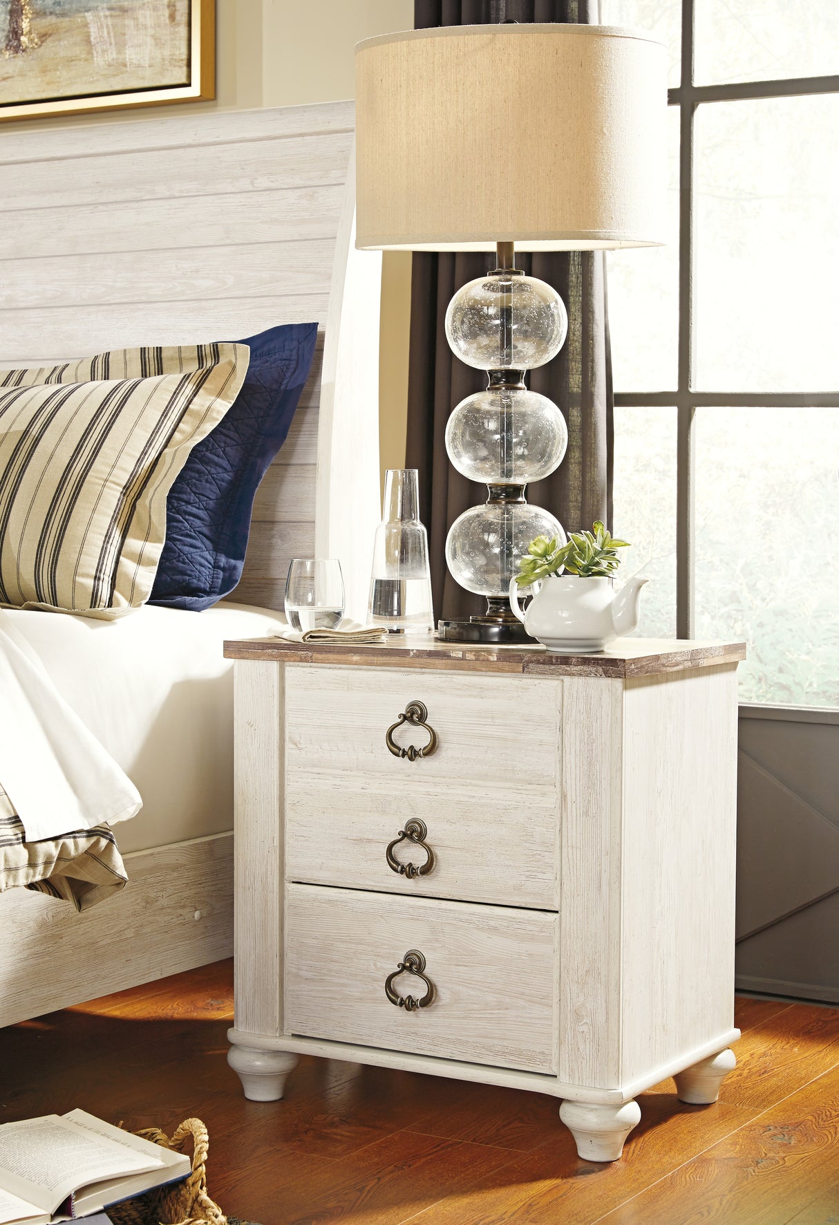 Willowton Whitewash Queen Panel Bed with Mirrored Dresser, Chest and 2 Nightstands from Ashley Furniture - Luna Furniture