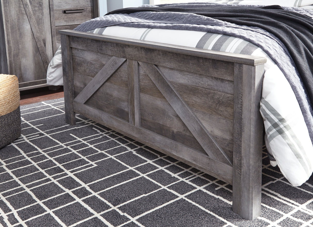 Wynnlow Queen Crossbuck Panel Bed with Mirrored Dresser and Chest in Gray from Ashley Furniture - Luna Furniture