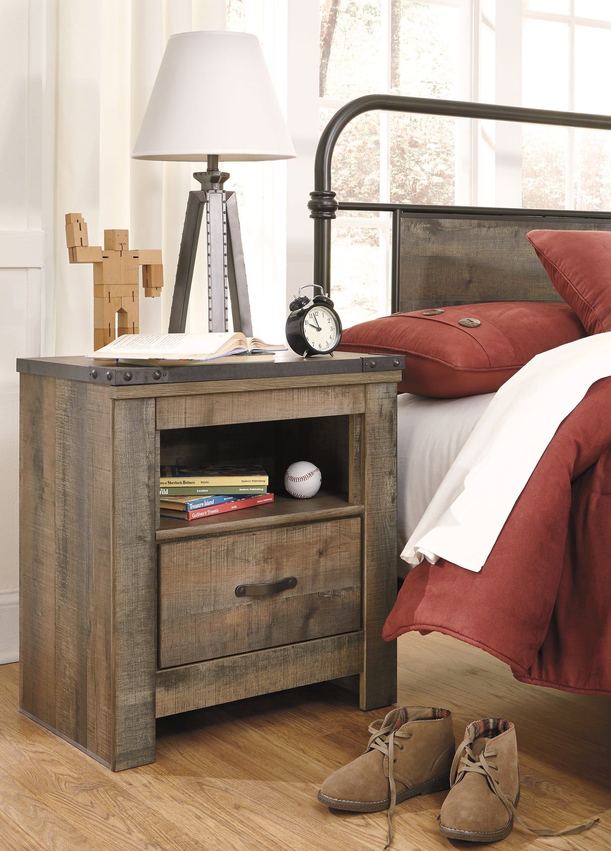 Trinell Brown King/California King Panel Headboard, Dresser, Mirror and Nightstand from Ashley Furniture - Luna Furniture