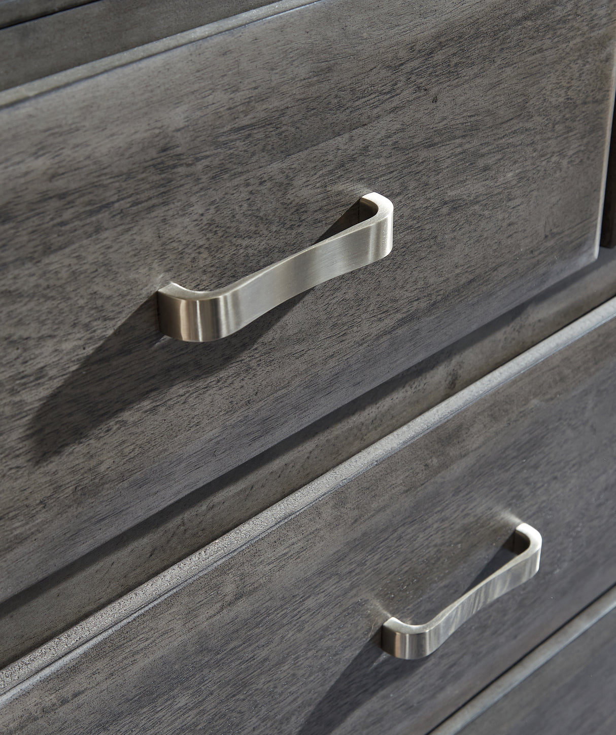 Wynnlow Queen Crossbuck Panel Bed with Mirrored Dresser and Chest in Gray from Ashley Furniture - Luna Furniture
