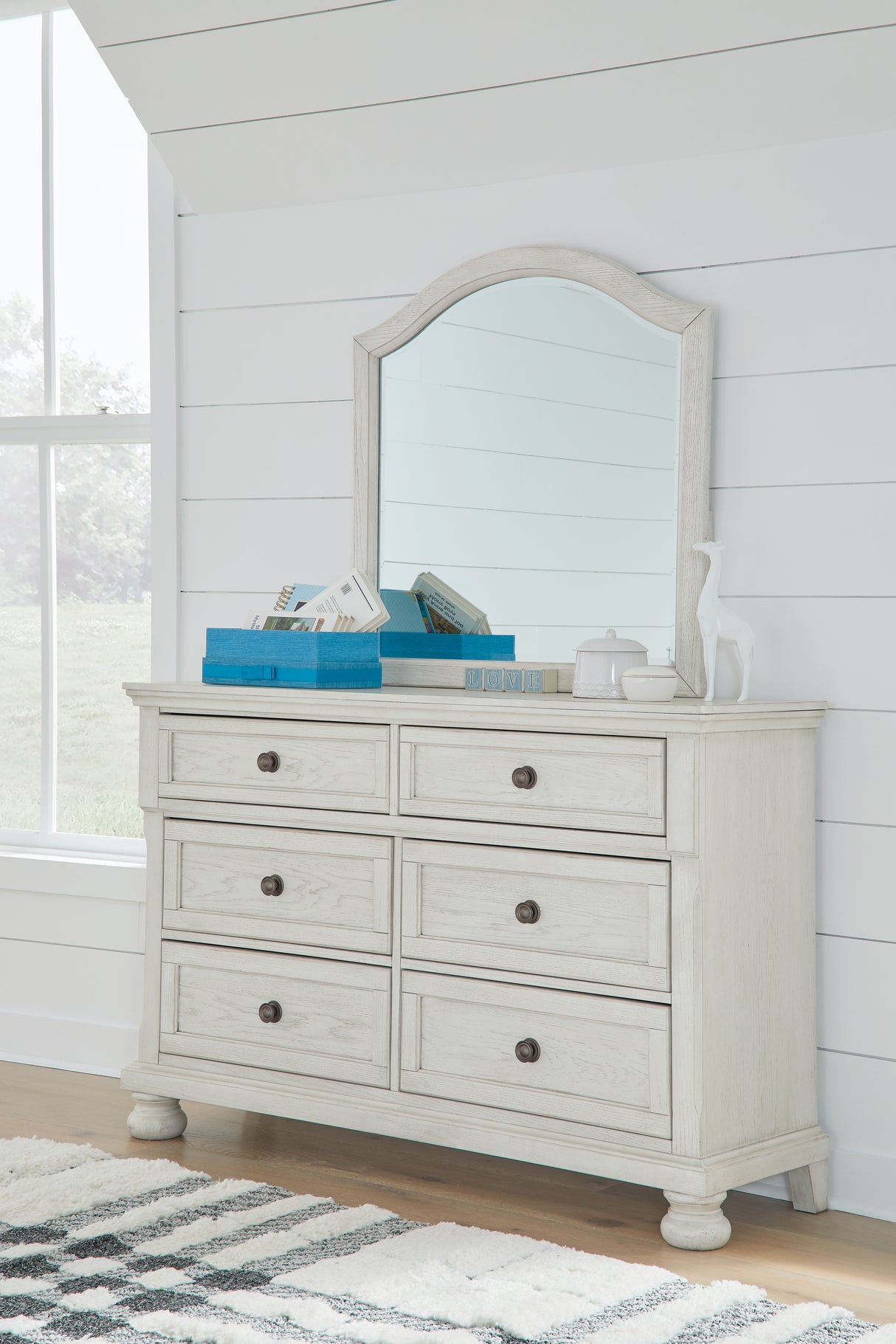 Robbinsdale Antique White Dresser and Mirror from Ashley - Luna Furniture