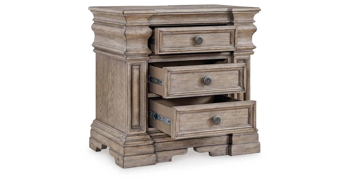 Blairhurst Light Grayish Brown Queen Panel Bed with 2 Nightstands from Ashley - Luna Furniture