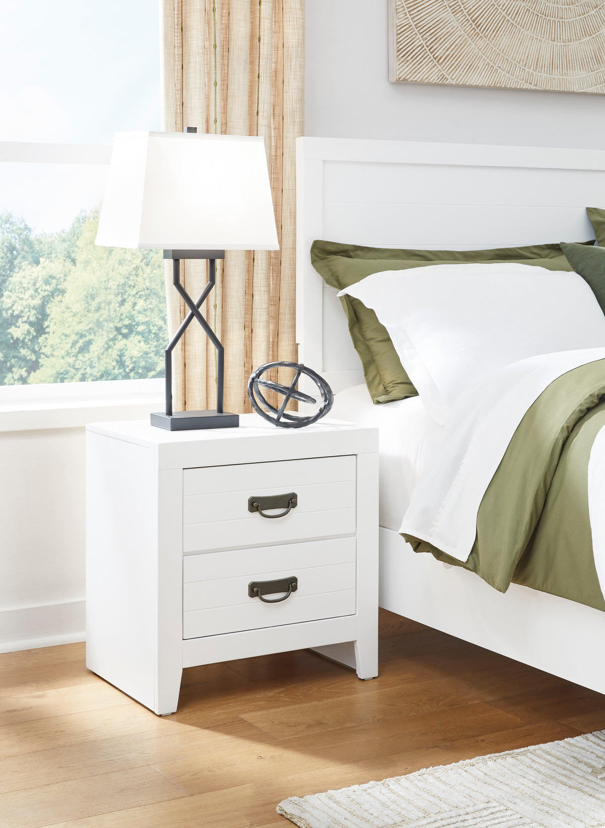 Binterglen White Panel Bedroom Set from Ashley Furniture - Luna Furniture