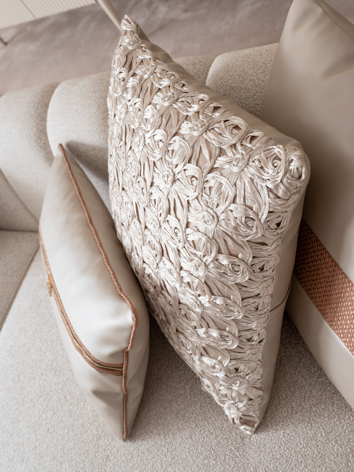 Bragenta Sofa from Luna Luxury - Luna Furniture