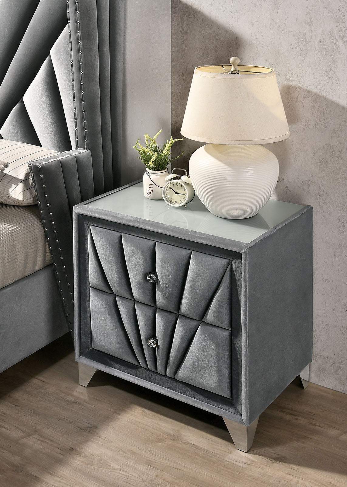 Carissa Gray Upholstered Transitional Bedroom Set from Furniture of America - Luna Furniture