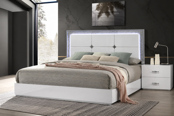 Stoholm White Eastern King Bed