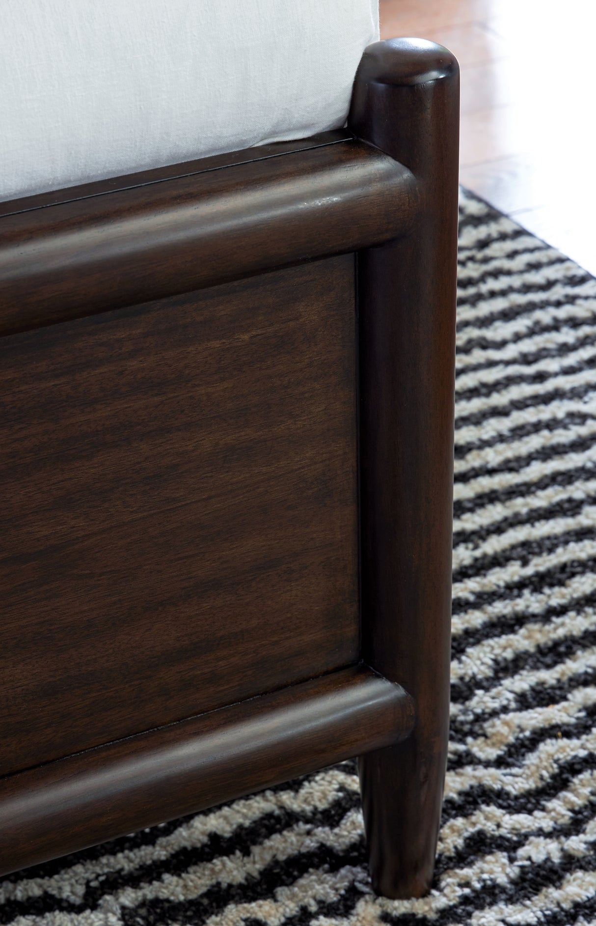 Dantenton Merlot Queen Panel Bed from Ashley - Luna Furniture