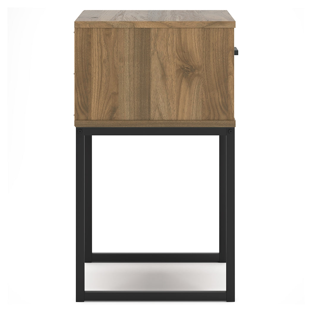 Deanlow Queen Panel Headboard with Dresser and Nightstand in Honey from Ashley Furniture - Luna Furniture