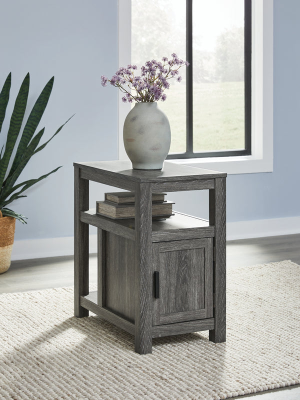 Fendenmore Two-tone Chairside End Table