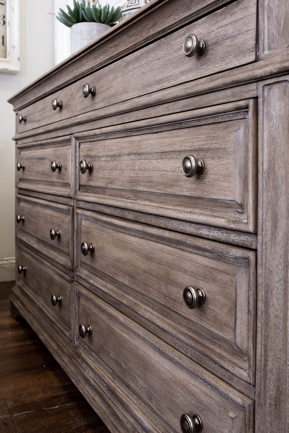 Highland Park Tan 4-Piece Queen Set(Q Bed/NS/Dresser/Mir) from Steve Silver - Luna Furniture
